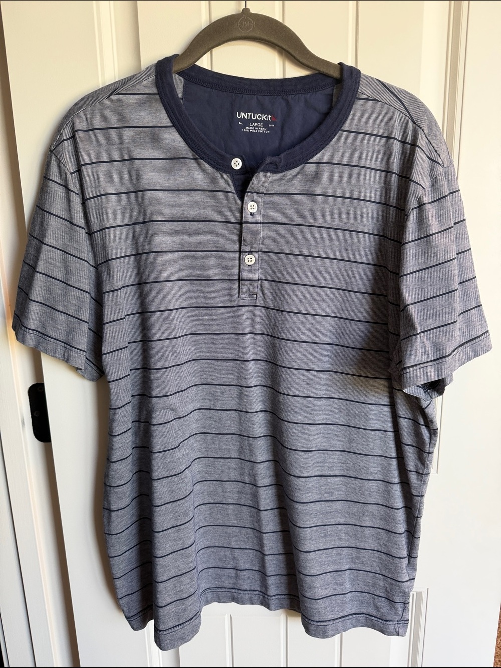 UNTUCKit Men's Navy and Light Gray Striped Henley Short Sleeve Shirt